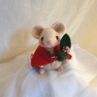 Little Christmas Mouse - The Gift Bearer