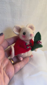 Little Christmas Mouse - The Gift Bearer