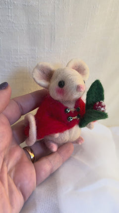 Little Christmas Mouse - The Gift Bearer
